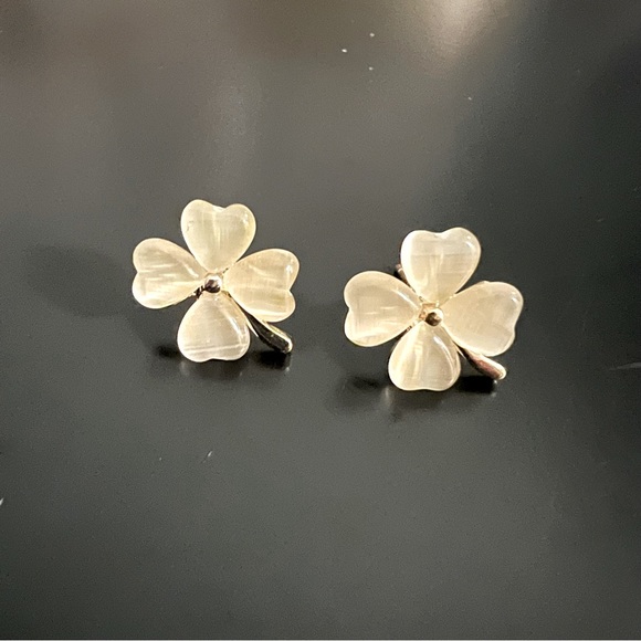 🌻
 Clover Earring 🍀 - Picture 4 of 4